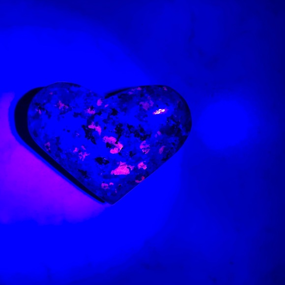Yooperlite Heart ❤️‍🔥 - Picture 4 of 5
